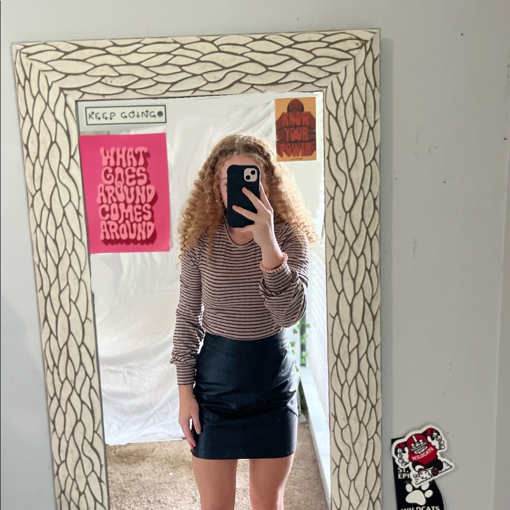 BLACK AND TAN PUFF SLEEVE SWEATER/BLOUSE
